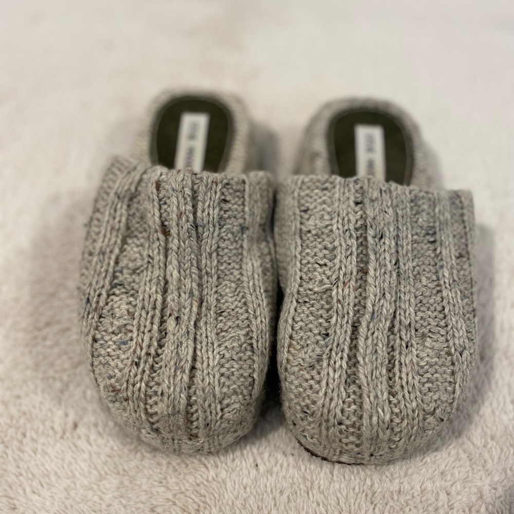 Steve Madden Gray Knit Slippers